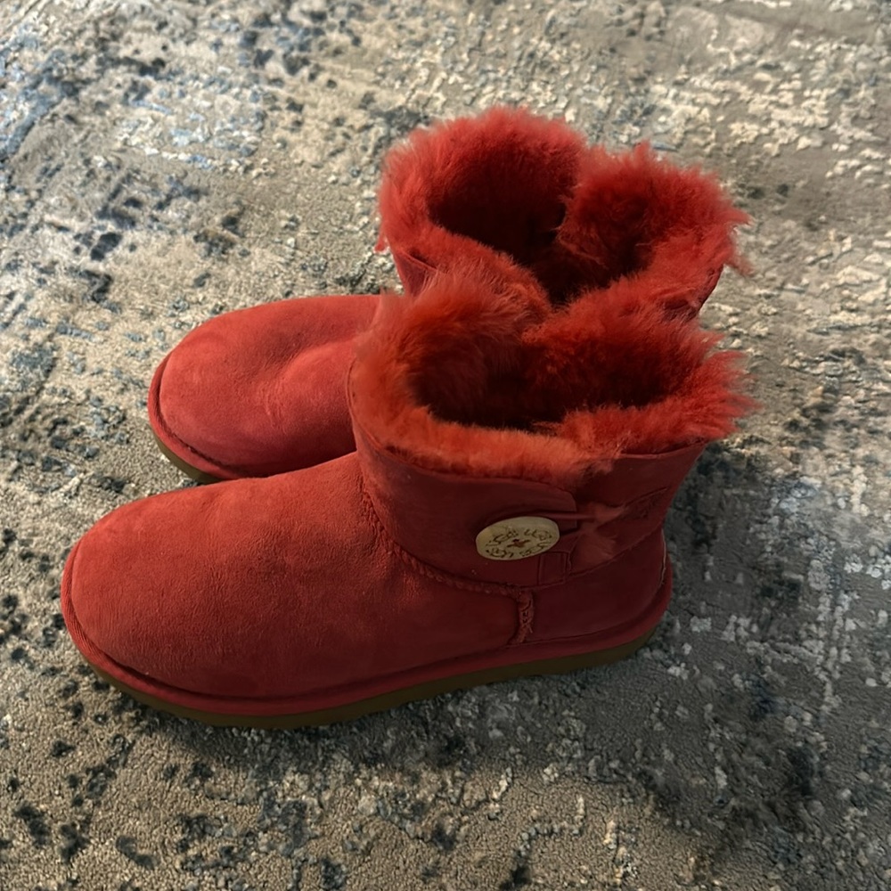 UGG - Mini Women’s Bailey Button
